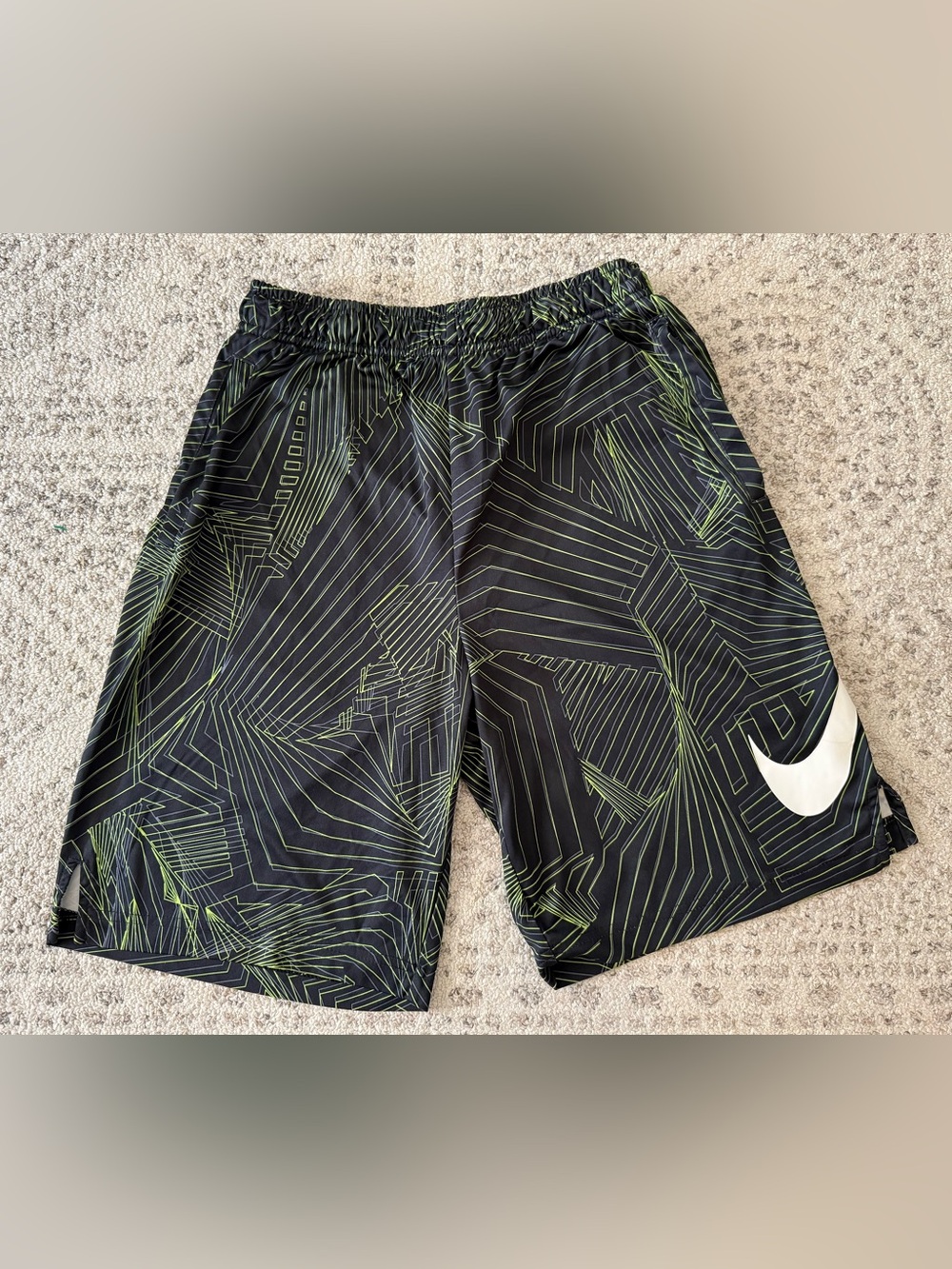 Nike Boys Dri-Fit Athletic Shorts Sz XL Black Print